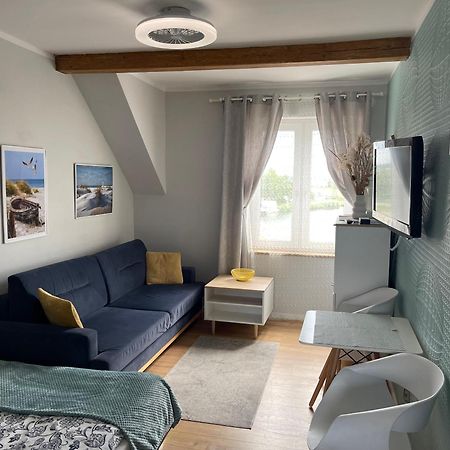 Pod Papugami - Komfortowe Pokoje Z Widokiem Na Rzeke Łeba Buitenkant foto