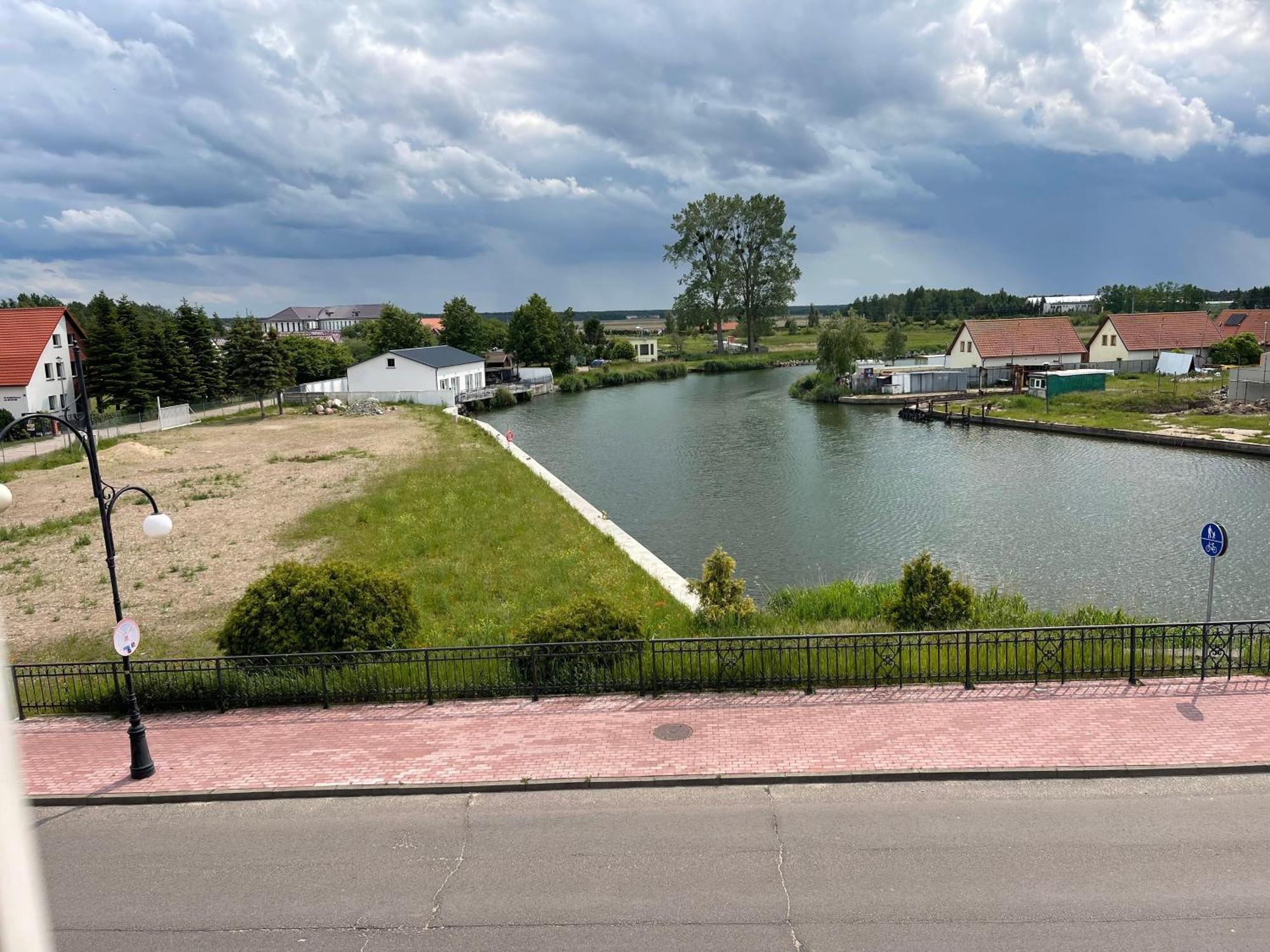 Pod Papugami - Komfortowe Pokoje Z Widokiem Na Rzeke Łeba Buitenkant foto